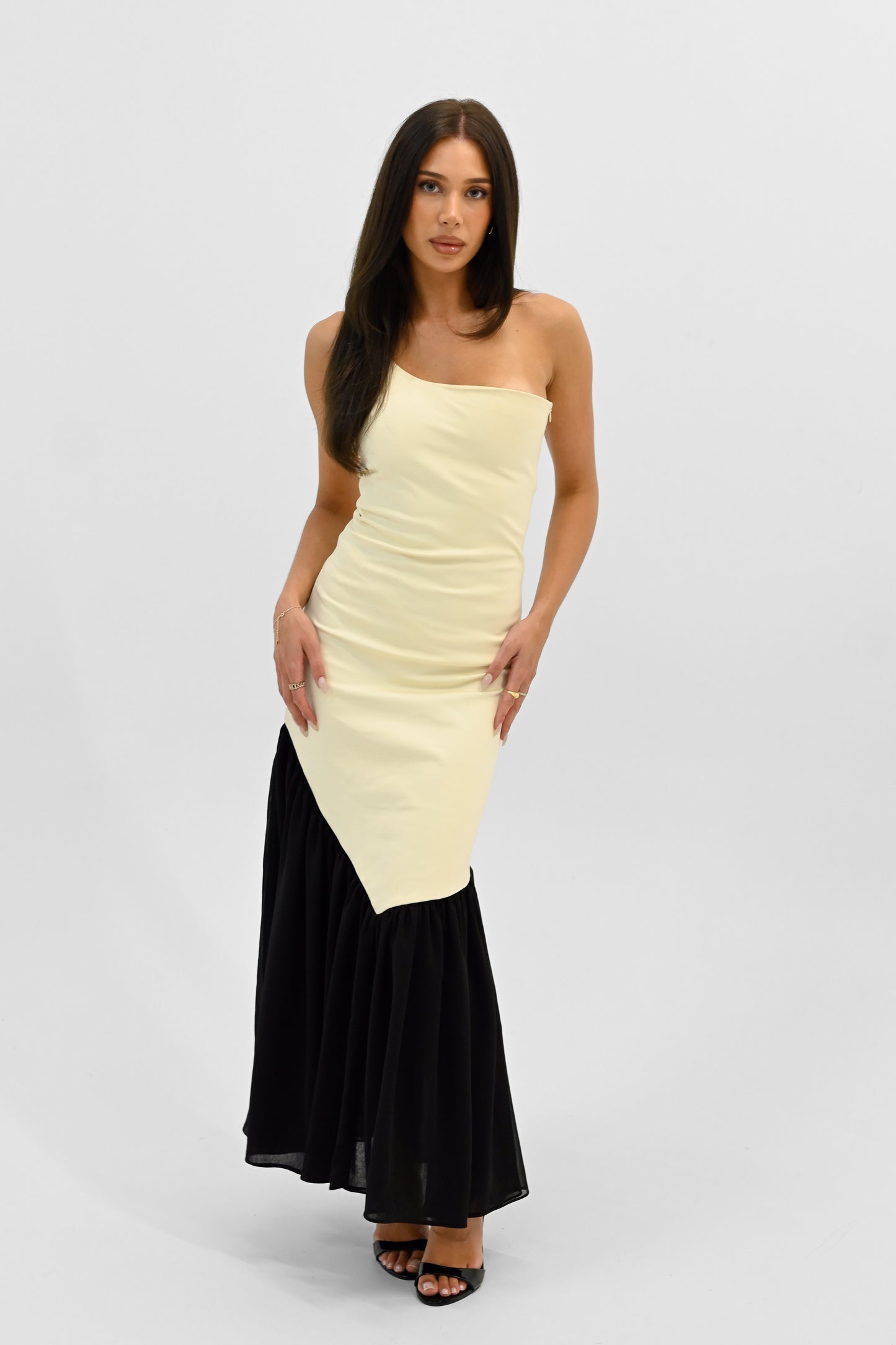 Asymmetrical maxxi dress - ivory and black 